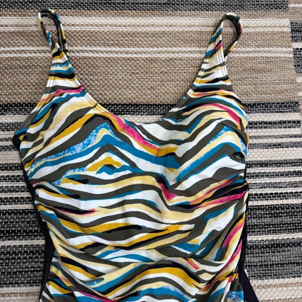 DKNY One Piece Swimsuit Removable Soft Cups 4-Way Stretch 50+UPF/SPF Multi Sz 12 - Picture 3 of 13